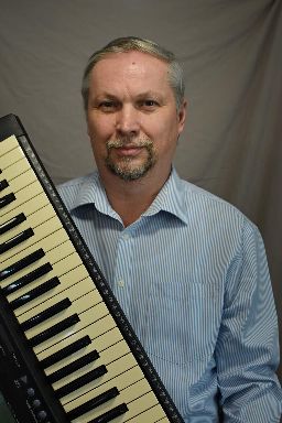 <b>Mgr. Jiří Lomič</b><br>keyboard, klavír